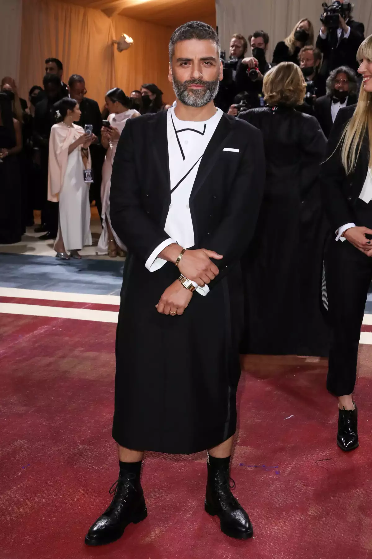 Oscar Isaac MET GALA