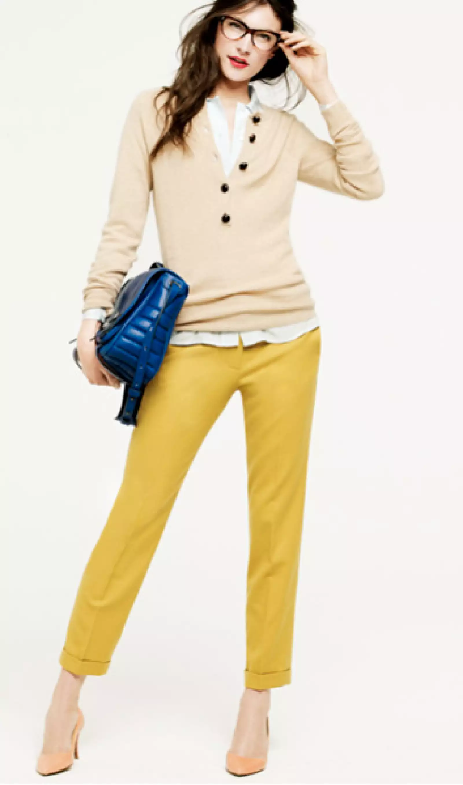 La firma J.Crew propone pantones tipo `cropped´en colores vivos acompañados con prendas en colores neutros.