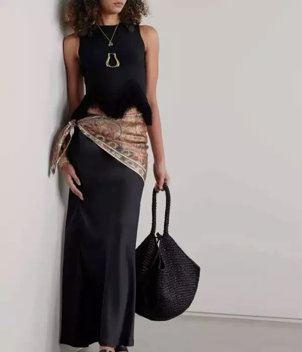 Total black con pañuelo.jpg