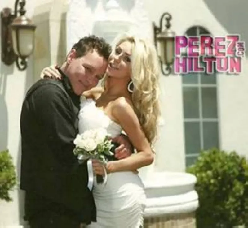 Doug Hutchison de 51 años de edad contrajo nupcias con una joven cantante de 16 años, el pasado mes de mayo en Las Vegas.