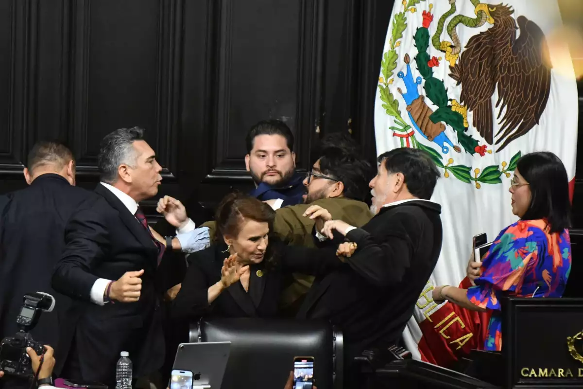 Bronca Noroña y Alejandro Moreno