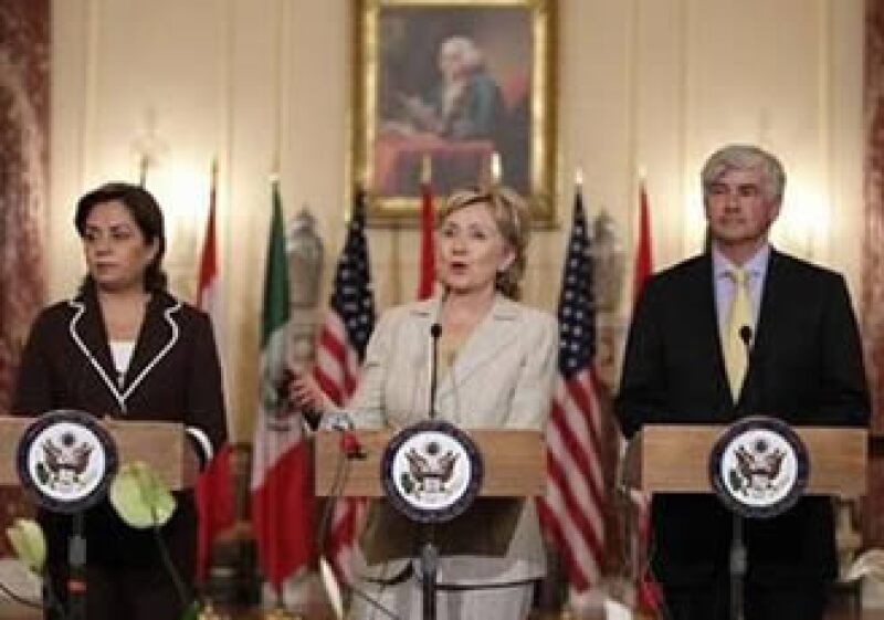 Patricia Espinosa (izq.) canciller de la SRE Mexicana, Hilary Clinton (centro) secretaria de Estado de EU y Lawrence Cannon (der.), ministro de Relaciones Exteriores de Canadá. (Foto: Reuters)
