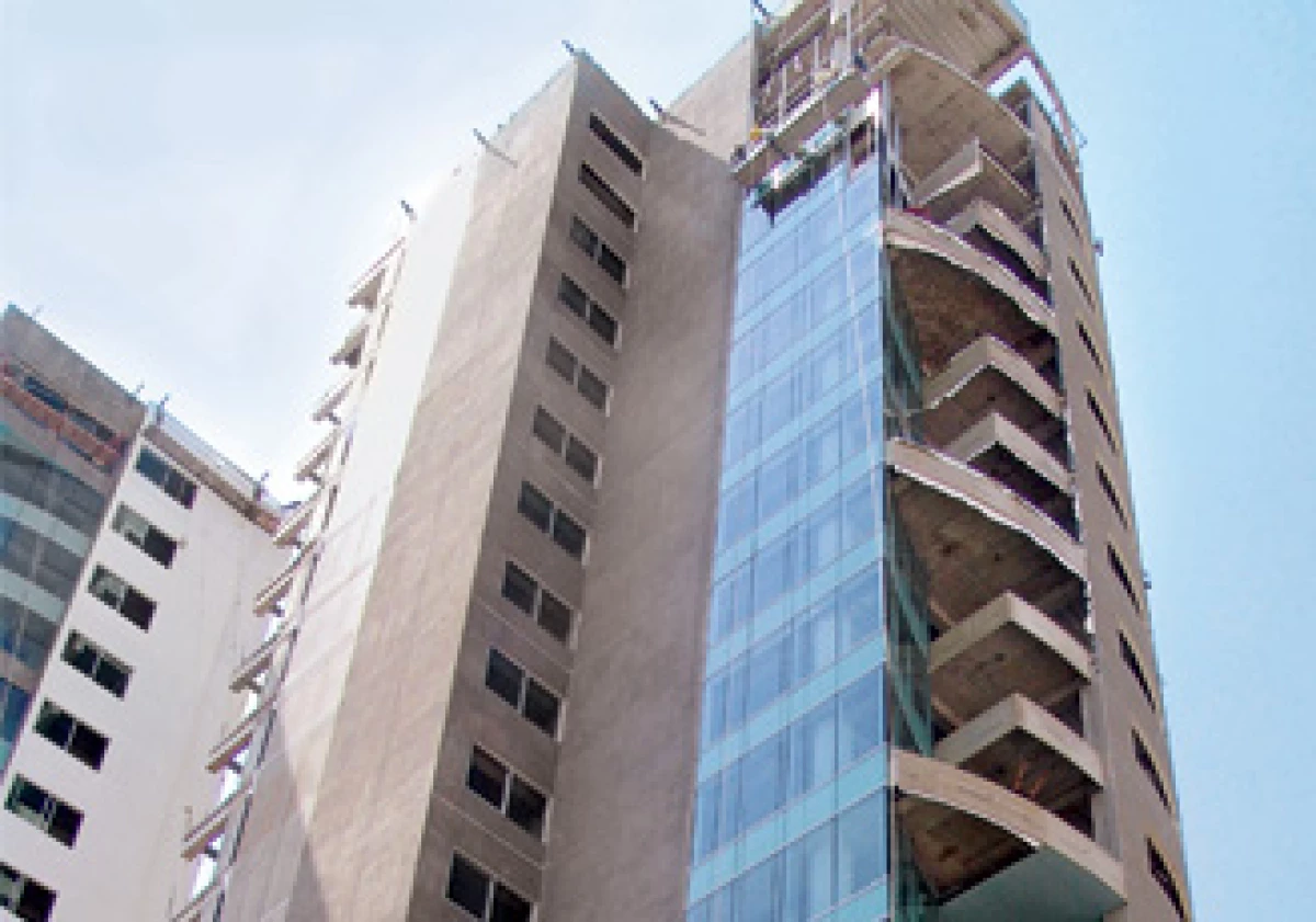 Cerca de 20 torres podrían ser demolidas por ir en contra de lo establecido por las autoridades, pese a que fueron aprobadas por gobiernos anteriores. (Foto: Gabriel Suárez)