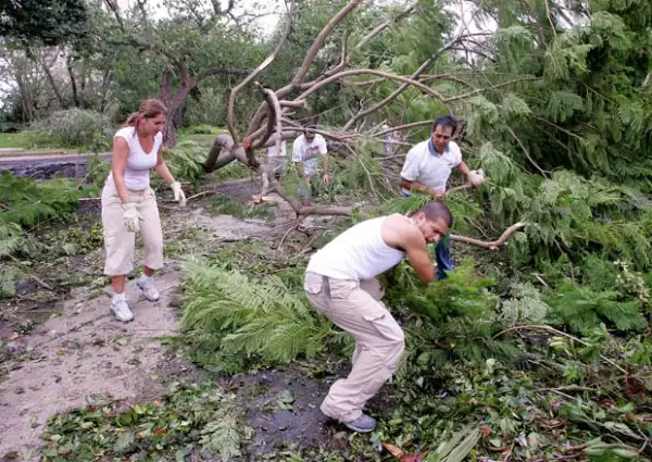 Hasta el momento ni Brad o su fundación, Make It Right, han hablado sobre las casas que iban a construir para ayudar a las personas afectadas por el huracán Katrina.