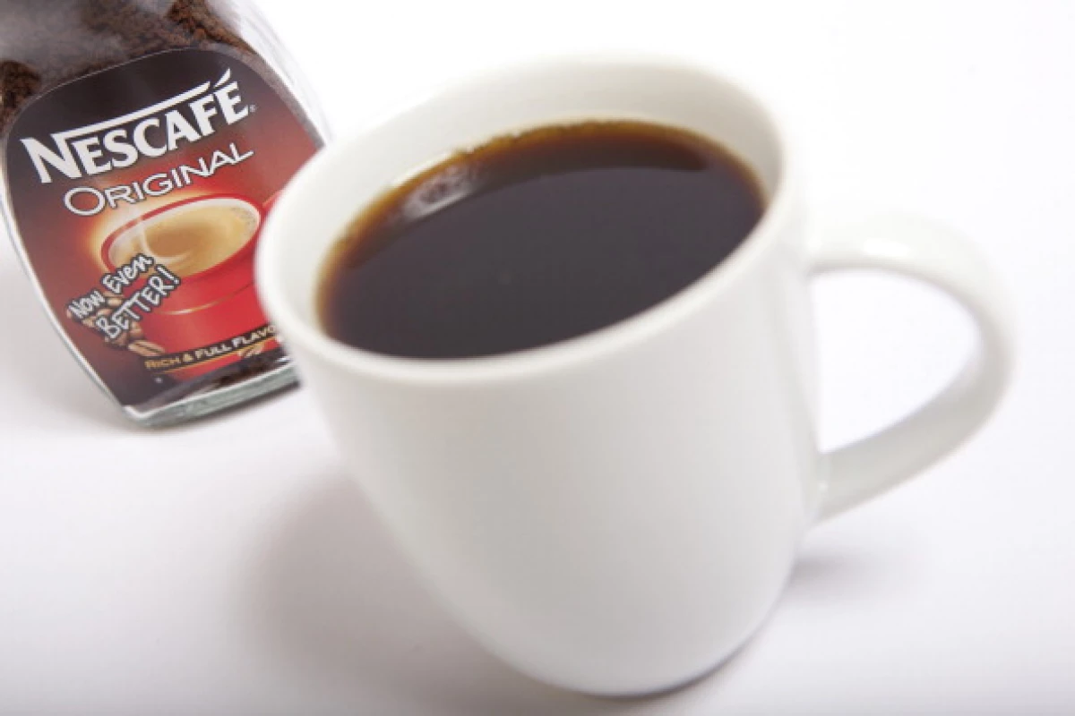 Nestlé, con marcas como Nescafé, enfrenta un crecimiento más lento y consumidores más exigentes.