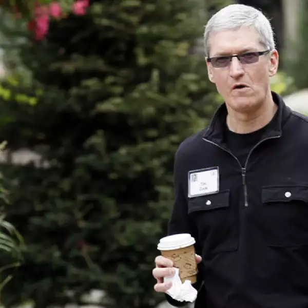 Tim Cook, CEO de Apple, en su camino rumbo a una conferencia en Sun Valley.