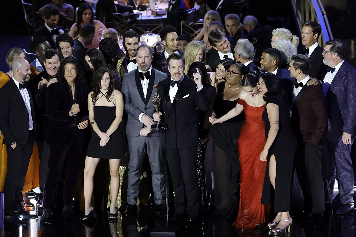 Premios Emmy 2022 ganadores mejor serie dramatica mejor serie comica zendaya lizzo