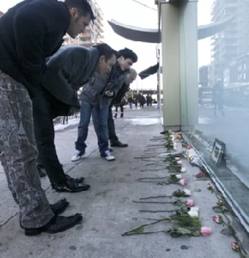 La Semana de la Moda de Nueva York abrió su jornada más mediática y benéfica, en la que Naomi Campbell desfilará en la pasarela de Bryant Park en favor de Haití, mientras recuerdan al diseñador.