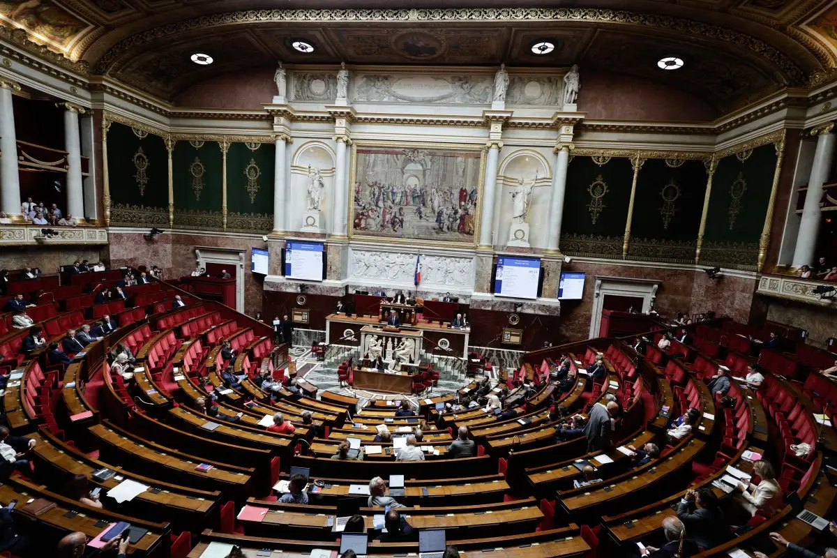 El diputado y ponente de Les Demócratas, Philippe Vigier, se dirige a los diputados durante la sesión de examen de la votación sobre el proyecto de ley de muerte asistida en la Asamblea Nacional, cámara baja del parlamento de Francia en París, el 15 de julio de 2026. Francia se acercará a unirse a las filas de los países que garantizan el derecho a la muerte asistida, después del largo viaje hacia la adopción de un controvertido proyecto de ley.