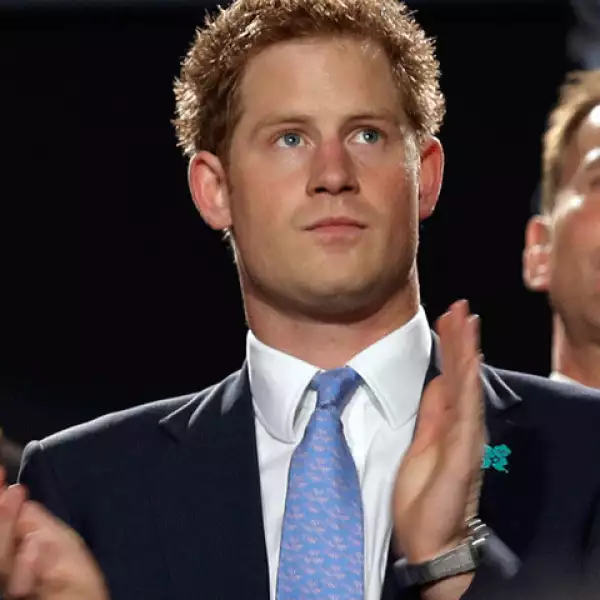 El príncipe Harry asitió en representación de la Reina Isabel II.