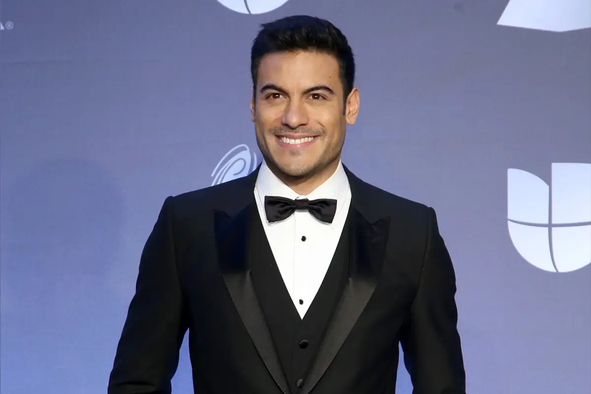Boda de Carlos Rivera es delatada por Instituto de Turismo de Egipto