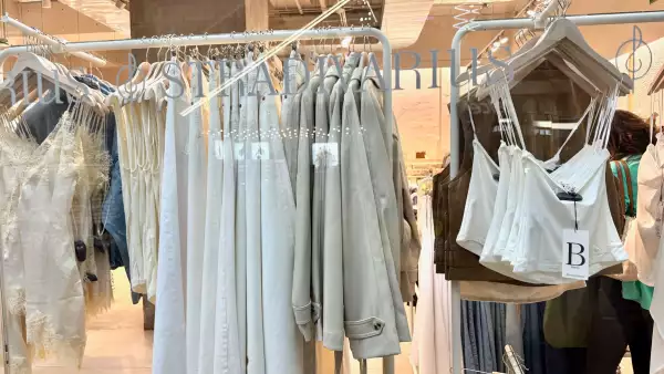  Existe la idea de que colores neutros y telas durables toman los closets ante el enfriamiento de la economía. 