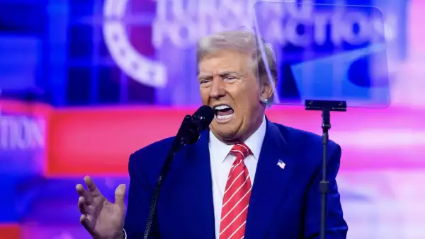 El presidente electo de los Estados Unidos, Donald Trump, habla durante el AmericaFest 2024 anual de Turning Point en Phoenix, Arizona, el 22 de diciembre de 2024.