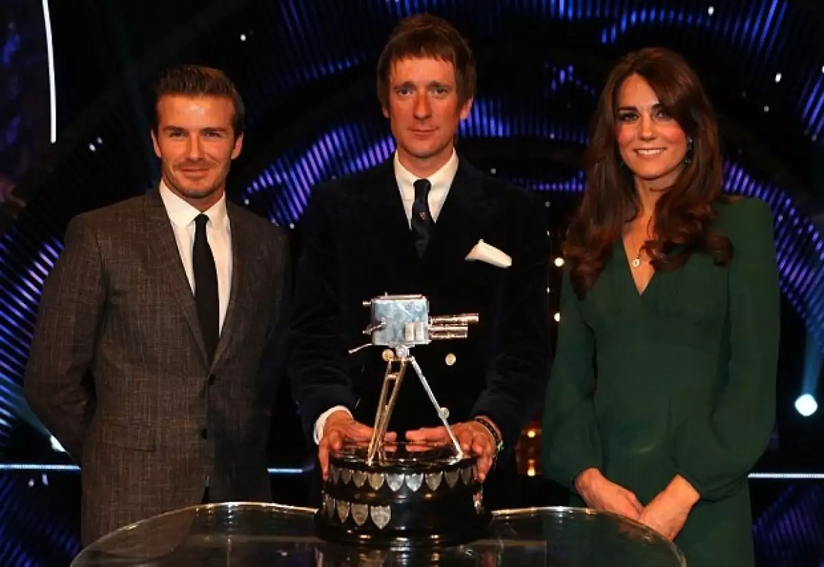 Ayer por la noche se llevó a cabo una premiación organizada por la BBC, ahí, la Duquesa lució mucho mejor en un vestido verde y junto a David Beckham.