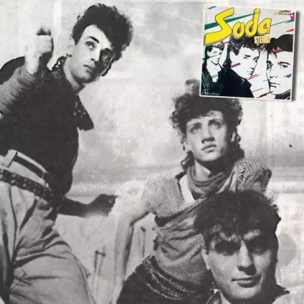 Cerati deja su faceta de publicista y maestro para integrar una banda con Zeta Bosio y Charly Alberti en 1982 que llevarían como nombre Soda Stereo. Para 1984 lanzan su primer material discográfico.