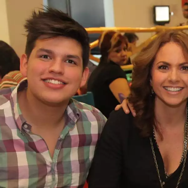 El cariño que le ha tomado la intérprete a los integrantes de su equipo quedó evidenciado en todo momento.