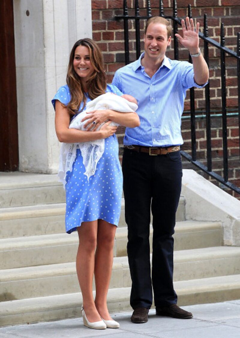 La segunda hija de los duques de Cambridge nació sin complicaciones a las 8:34 horas (tiempo local) con un peso de 3,713 kilos.