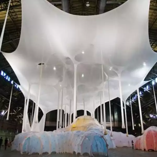 El mundo sensorial del brasileño Ernesto Neto