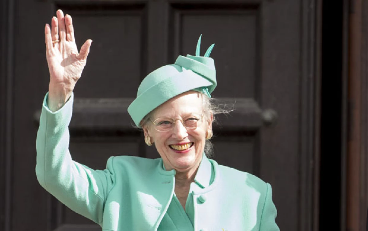 Margarita II cumple 75 años de edad y los líderes de las casas más importantes de la realeza asistieron al festejo, eso sí, la familia real británica brilló por su ausencia.