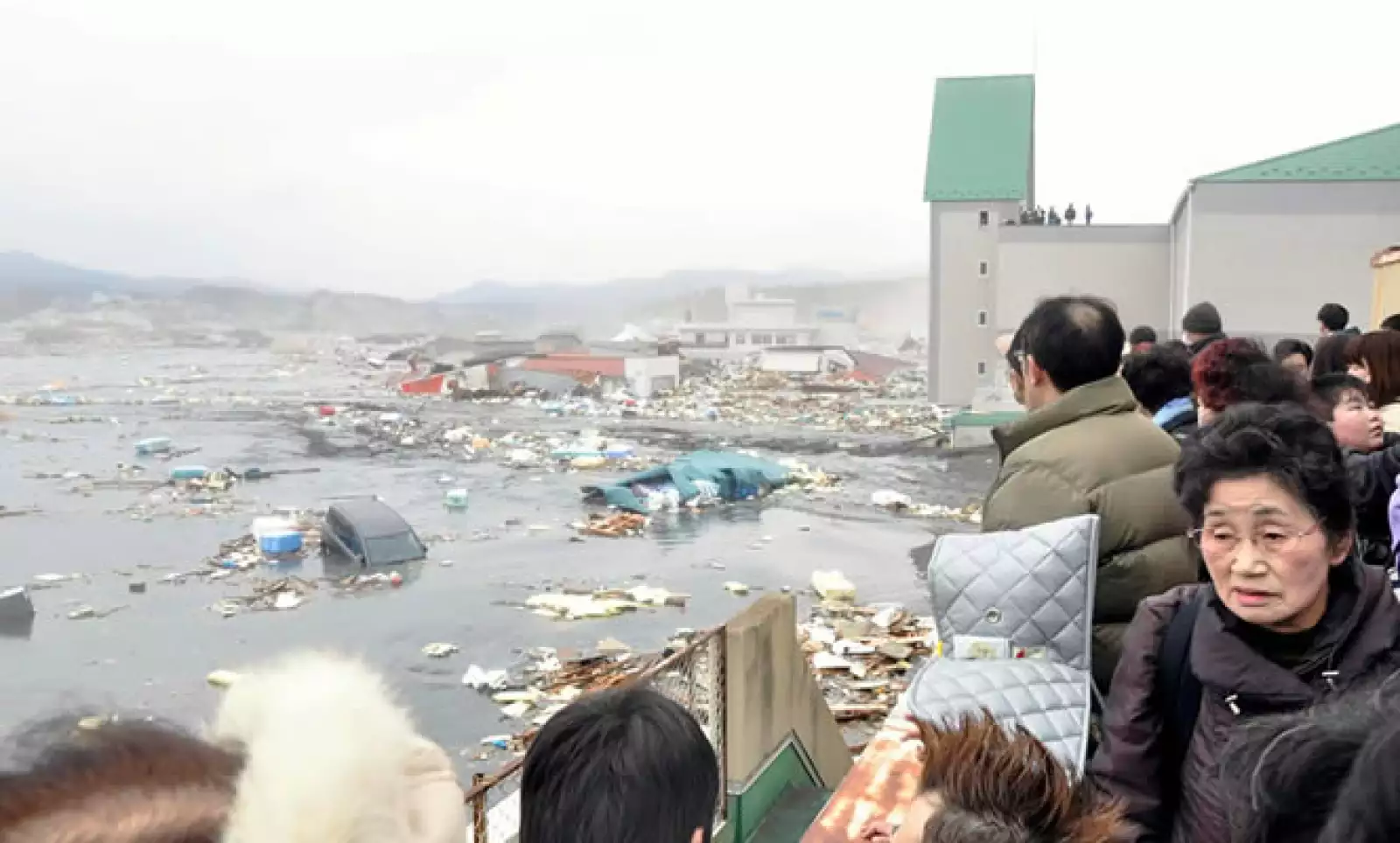 Las olas del tsunami alcanzaron los 10 metros de altura.