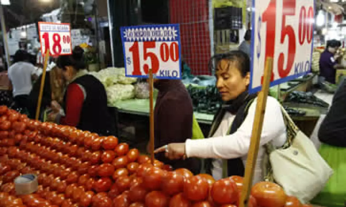 La inflación subyacente, la que vigila Banxico para sus decisiones de política monetaria, aceleró a 2.40%. (Foto: Cuartoscuro )