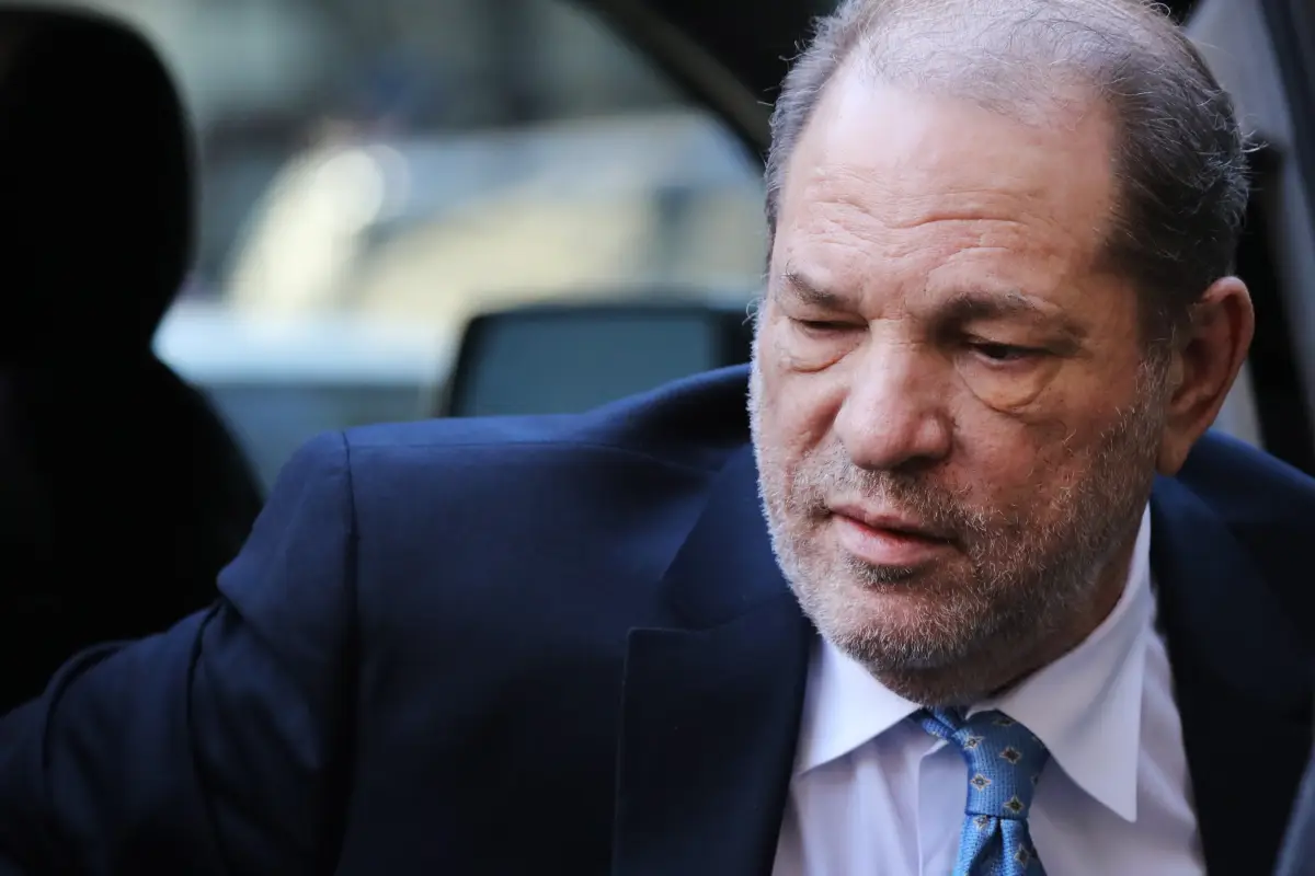 Tribunal de NY anula condena de 23 años a Harvey Weinstein por violación