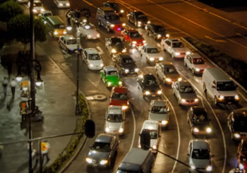 México arroja al ambiente 102 millones de toneladas de CO2 al año. (Foto: Cortesía: SXC)