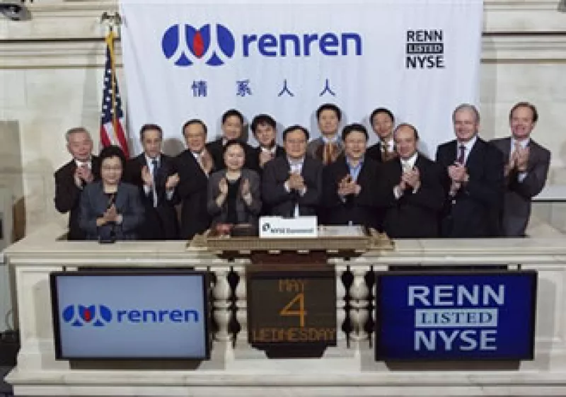 La firma china de redes sociales recaudó 743 mdd en su OPI, en mayo de 2011. (Foto: AP)
