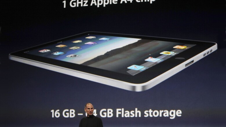Los costos de la nueva iPad varían dependiendo si tiene conexión Wi-Fi y 3G o sólo Wi-Fi. La versión de 16Gb cuesta 499 o 629 dólares, la de 32Gb va de 599 a 729 dólares y la de 64Gb costará 699 o 829 dólares.
