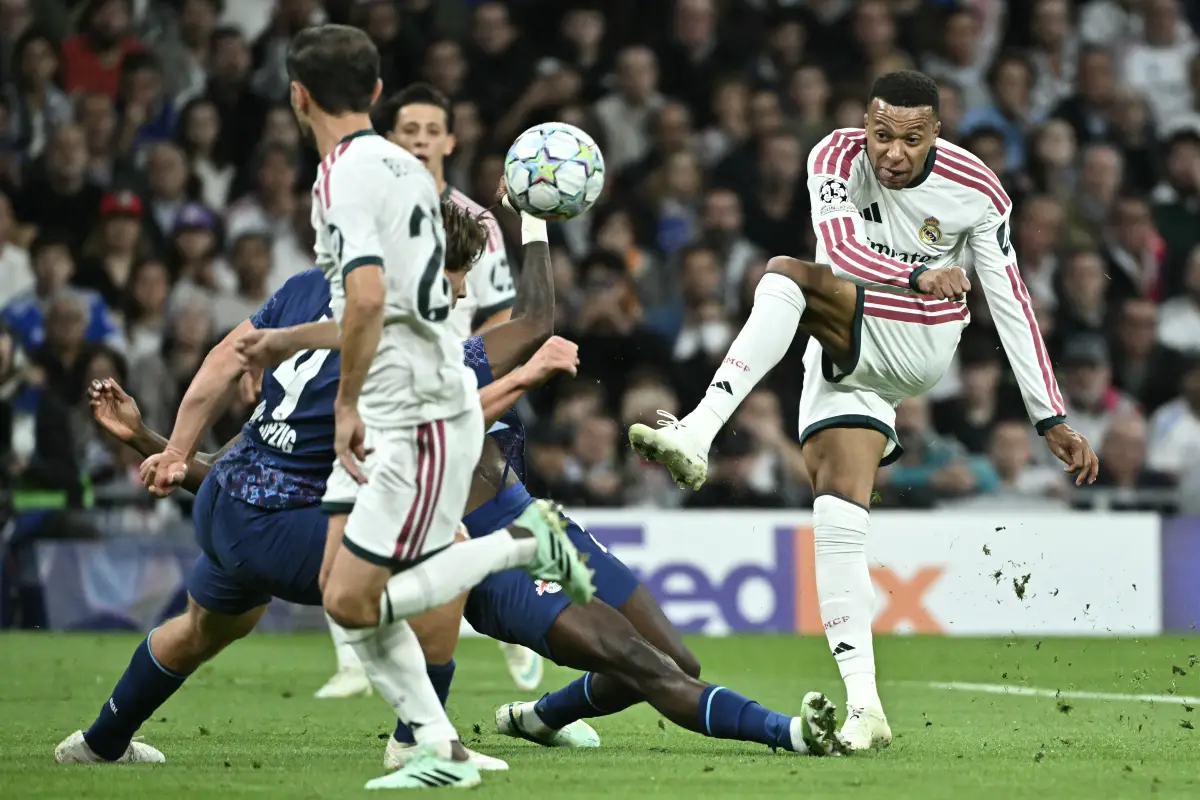 Real Madrid golea 4-0 al Leipzing y se mantiene invicto en la Champions League 