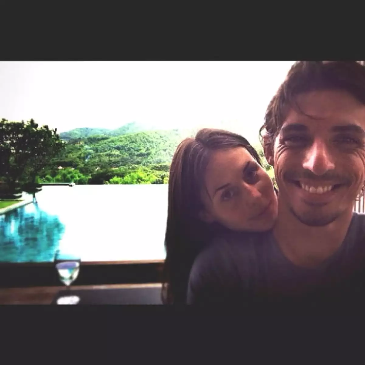 La pareja de actores vive una luna de miel anticipada en varios destinos asiáticos después de terminar sus respectivos proyectos en televisión.