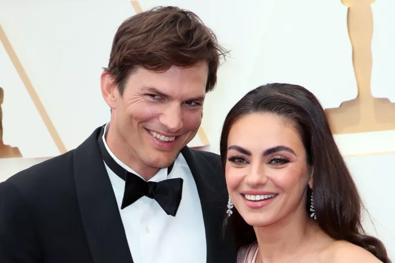 Mila Kunis y Ashton Kutcher.