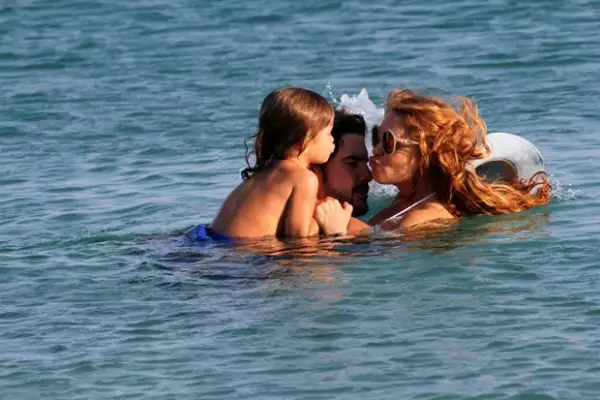 Paulina, Gerardo y Andrea Nicolás se divirtieron en Grecia el verano pasado.