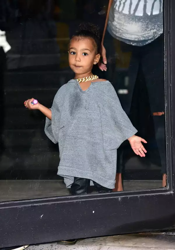 Al parecer, Saint seguirá los pasos de su hermana mayor, North, quien desde pequeña ha impuesto estilo.