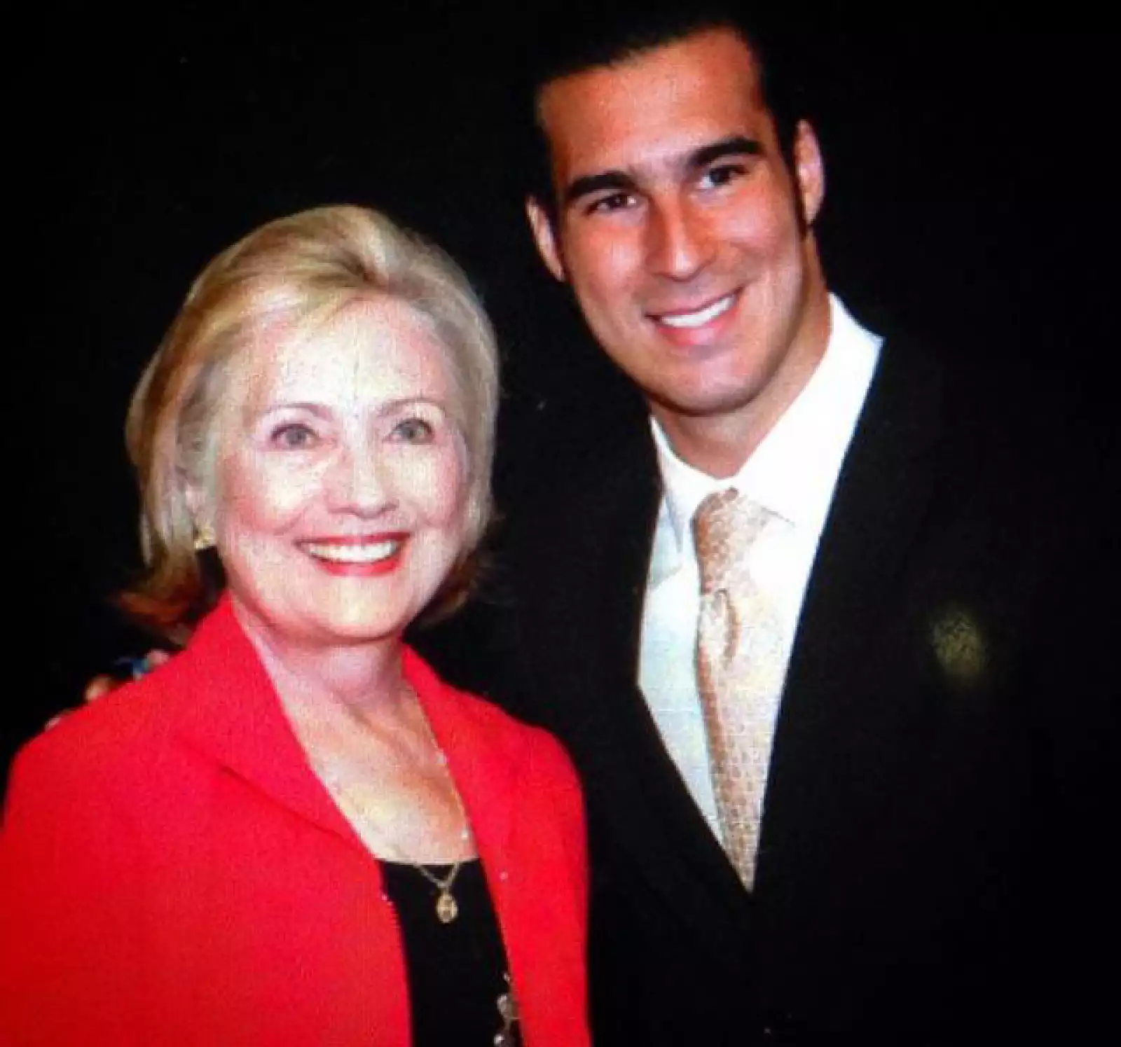 Mike ha hecho público su apoyo a Hillary Clinton, quien buscará la presidencia de Estados Unidos para el próximo mandato.