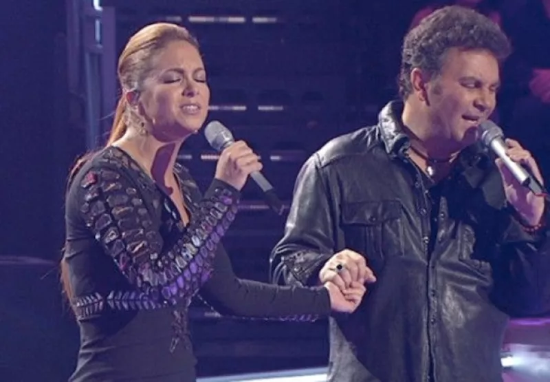 La pareja cantó el tema "Esta vida loca", de Francisco Céspedes, y mostró que entre ellos aún existe amor, cariño y respeto.