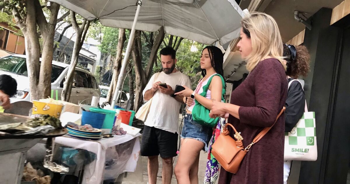 Meksika'da yatırım ve tüketim nihayet toparlanıyor ancak ekonomiyi yavaşlatmaya devam eden iki engel var
