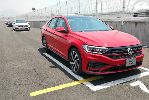 VW Jetta GLI 01.jpg
