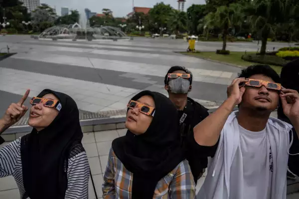 observadores-eclipse-indonesia