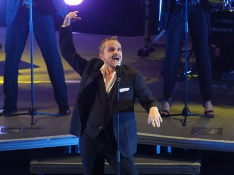 El nuevo material de la gira `Cardio Tour´ del cantante español salió hoy a la venta; y contiene el concierto ofrecido en Sevilla.