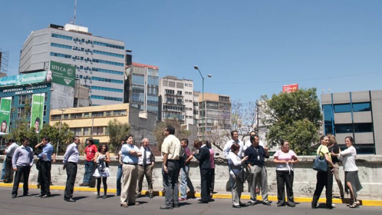 El sismo generó el corte de energía eléctrica y fallas en los servicios de telefonía.