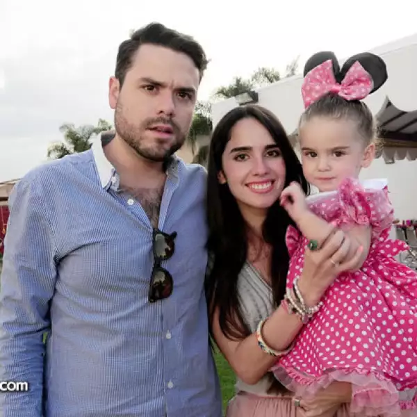Luis Felipe Quijano y Ana Elisa Luque con Valentina Barrera