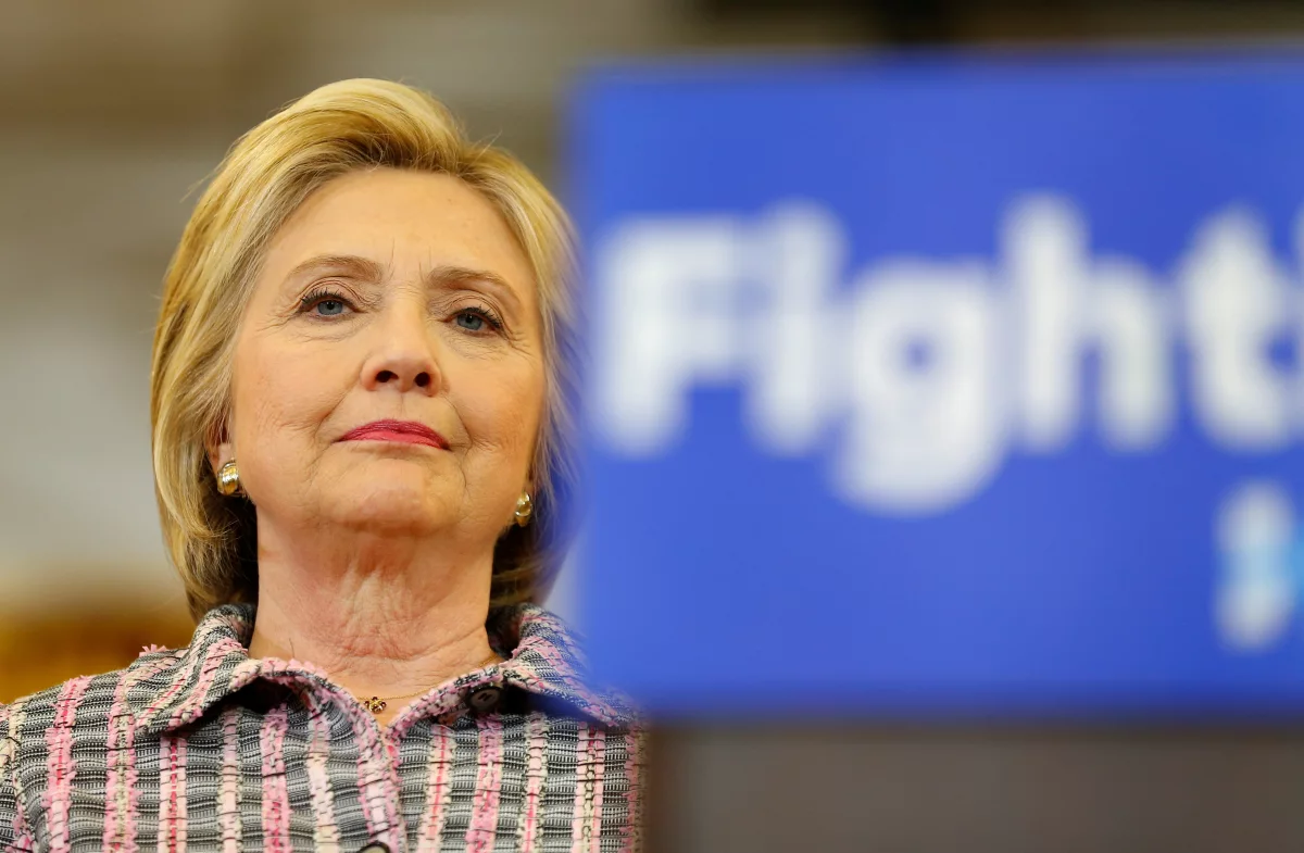 Hillary Clinton está solo a 60 delegados de cruzar los 2,383 necesarios para convertirse oficialmente en la nominada de los demócratas para ir por la presidencia de EU.