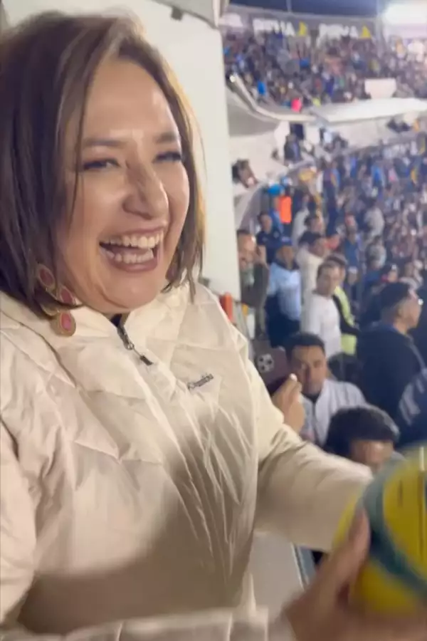 Xóchitl Gálvez aficionada del Cruz Azul