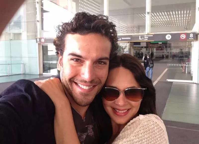 La actriz actualmente participa en la filmación de la cinta “Los árboles mueren de pie” junto a Jaime Camil, misma que tiene como locaciones el estado de Campeche.