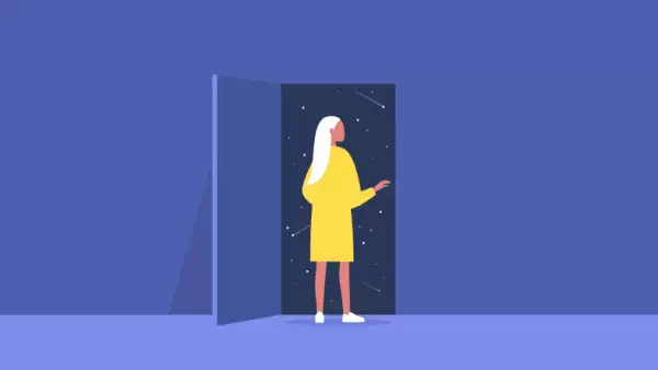 Ilustración de una mujer con vestido amarillo y cabello largo frente a una puerta abierta que lleva hacia un cielo lleno de estrellas.