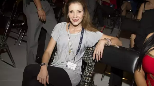 Tras darse a conocer la noticia de la lamentable muerte de la actriz de 41 años, Claudia aclaró que no se trataba de ella luego de que algunas personas escribieran al respecto en su muro.