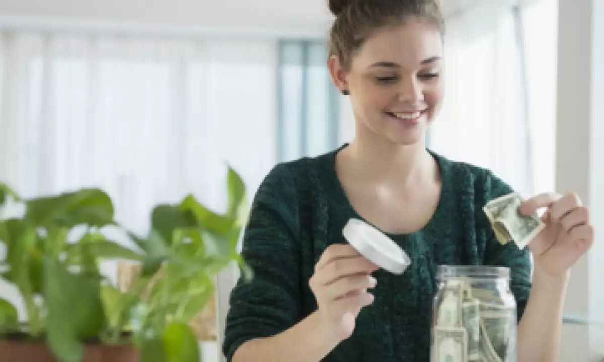 Un buen comiezo para ahorrar es revisar en que se gasta cada más e identificar los rubros en los que se puede reducir costos. (Foto: Shutterstock)