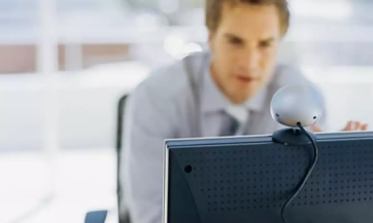 Preparar tu espacio es clave para una entrevista de trabajo en videoconferencia. (Foto: Thinkstock)