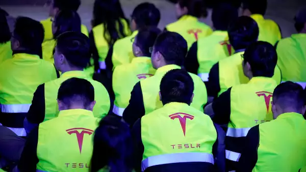 (Trabajadores de Tesla)